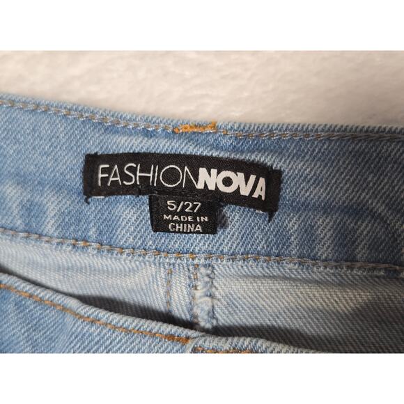 Fashion Nova Medium Wash Boyfriend Straight Leg Jeans Size 5/27 Distressed - Picture 6 of 7